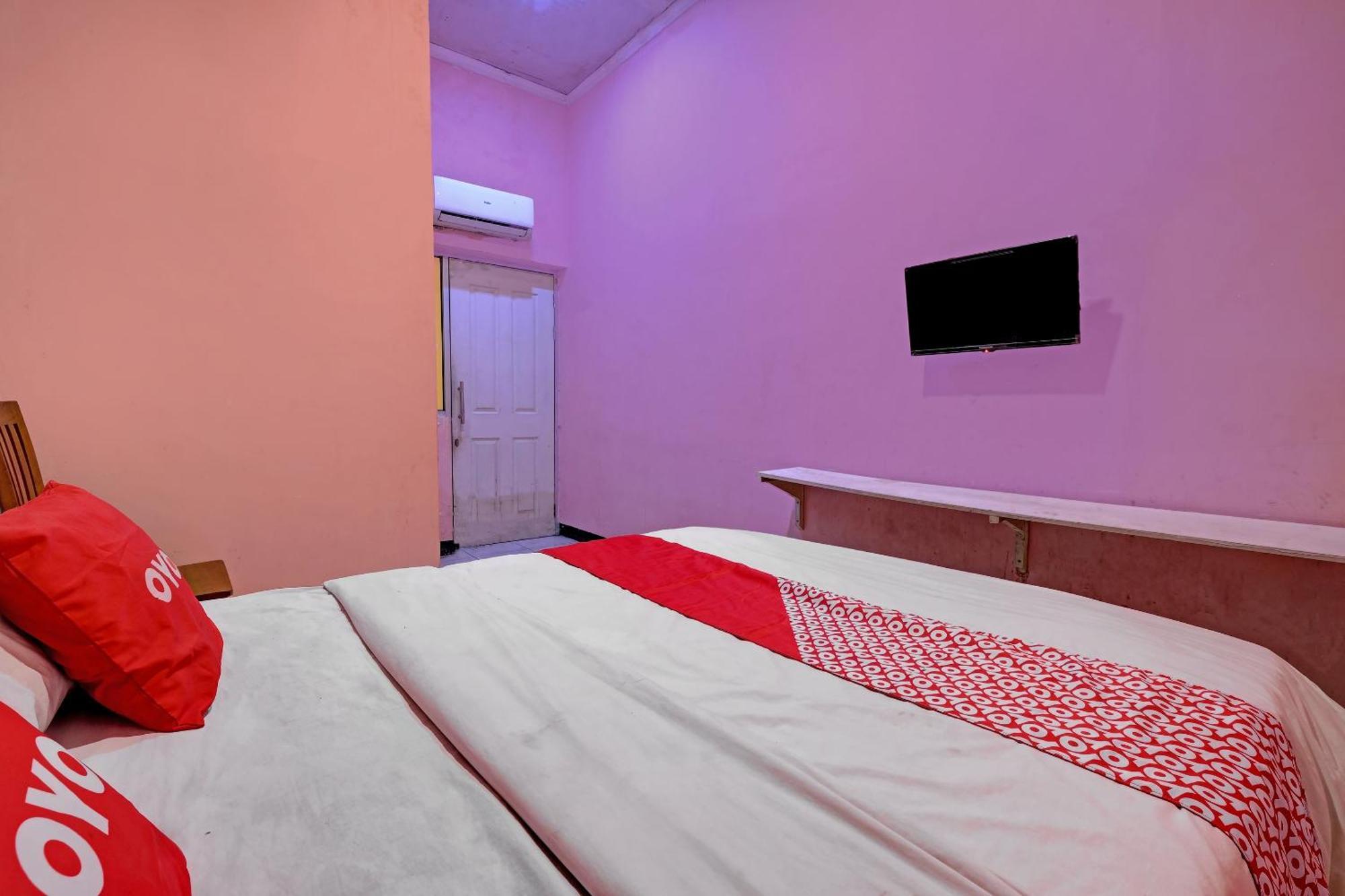 Oyo Life 92877 Hotel Rainbow 7296 Семаранг Экстерьер фото