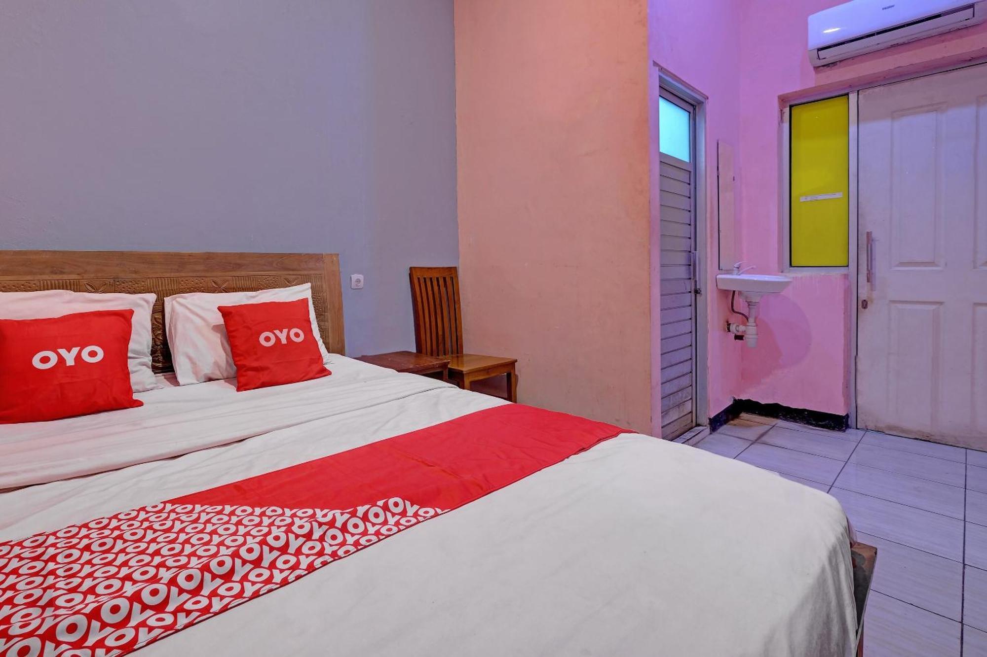Oyo Life 92877 Hotel Rainbow 7296 Семаранг Экстерьер фото