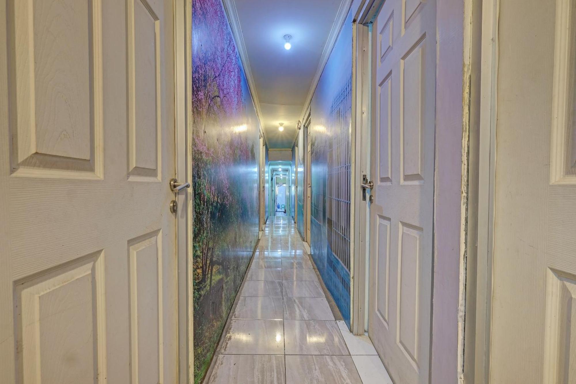 Oyo Life 92877 Hotel Rainbow 7296 Семаранг Экстерьер фото