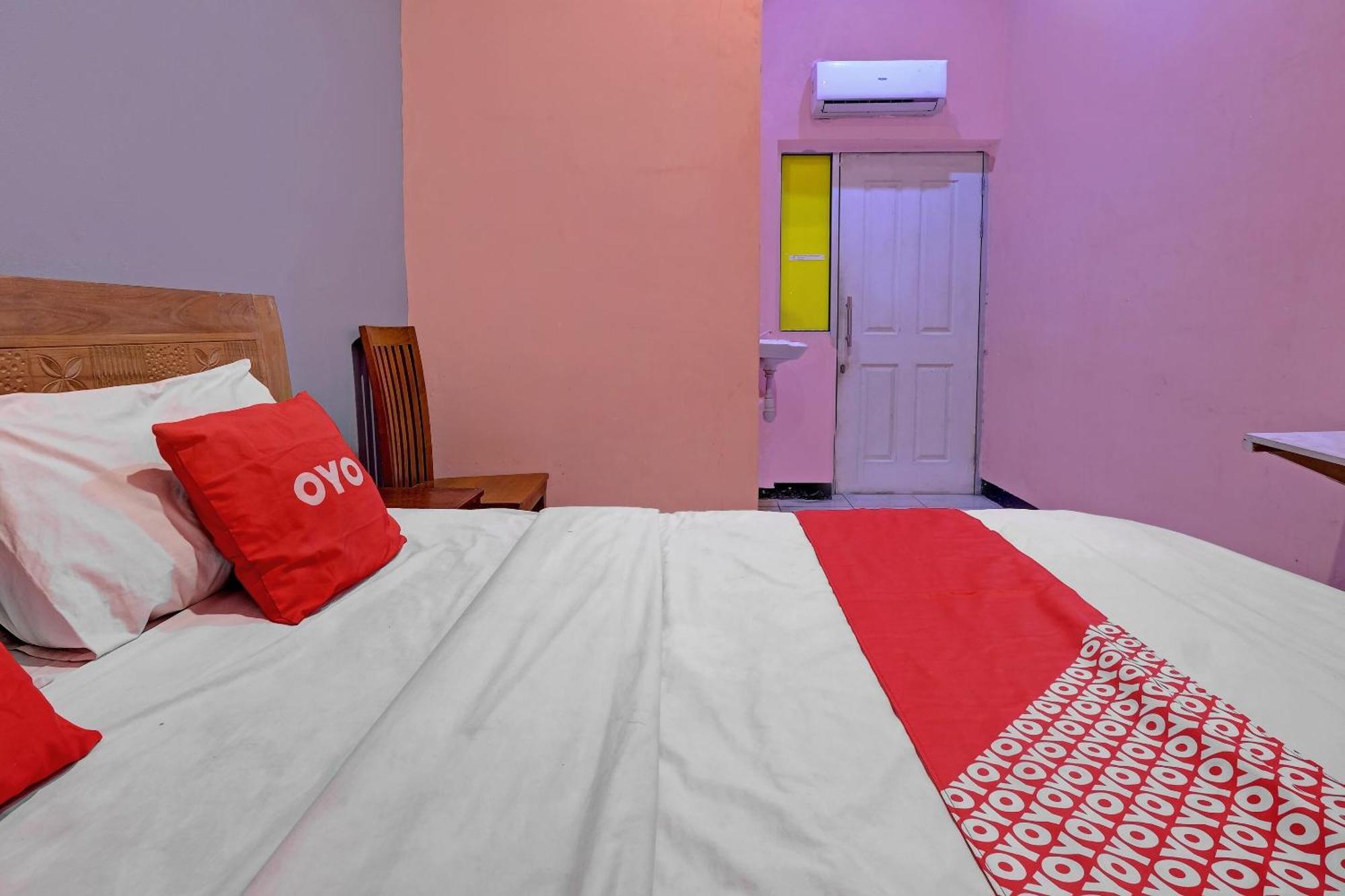 Oyo Life 92877 Hotel Rainbow 7296 Семаранг Экстерьер фото